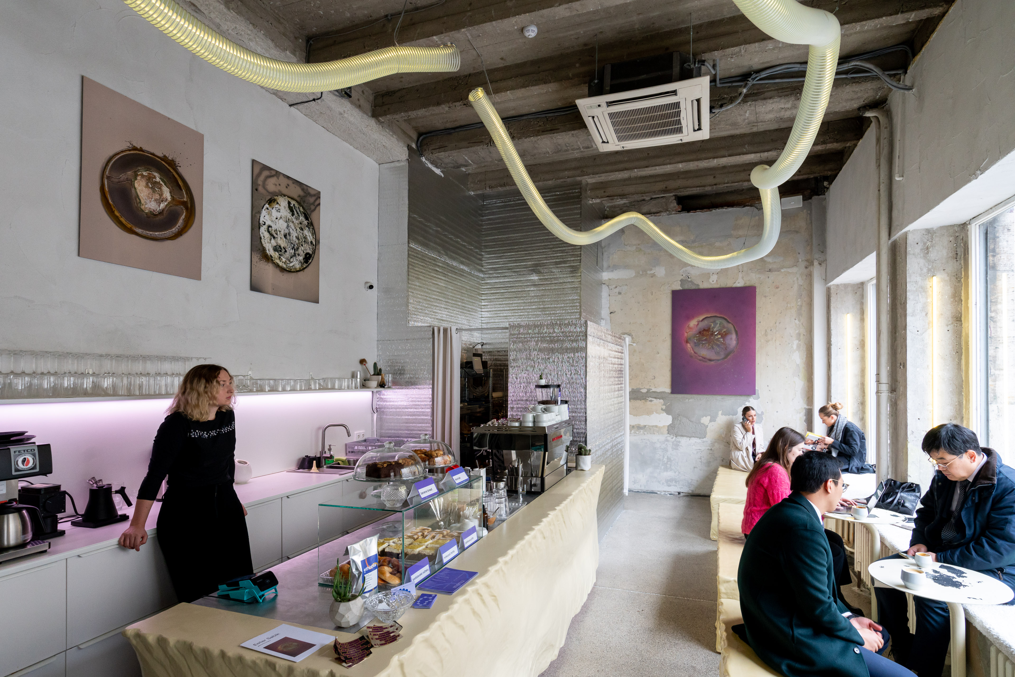 6 bratislavských kaviarní, ktoré okrem kávy očaria aj architektúrou