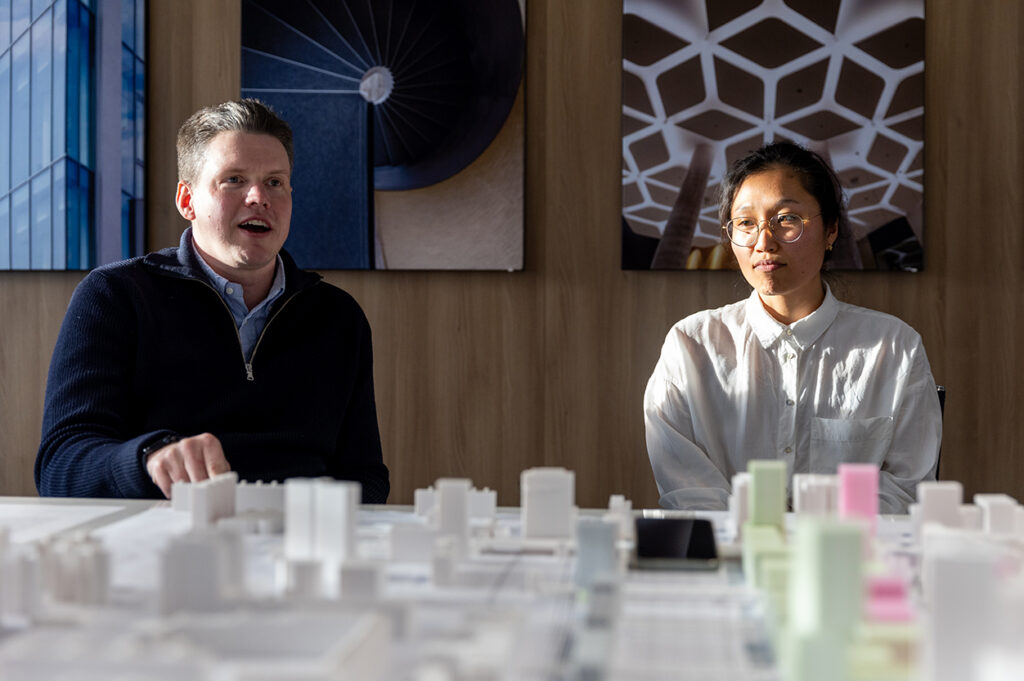 Urbanisti z Gehl architects: Morten Kjer Jeppesen a Yaxin Wang.
