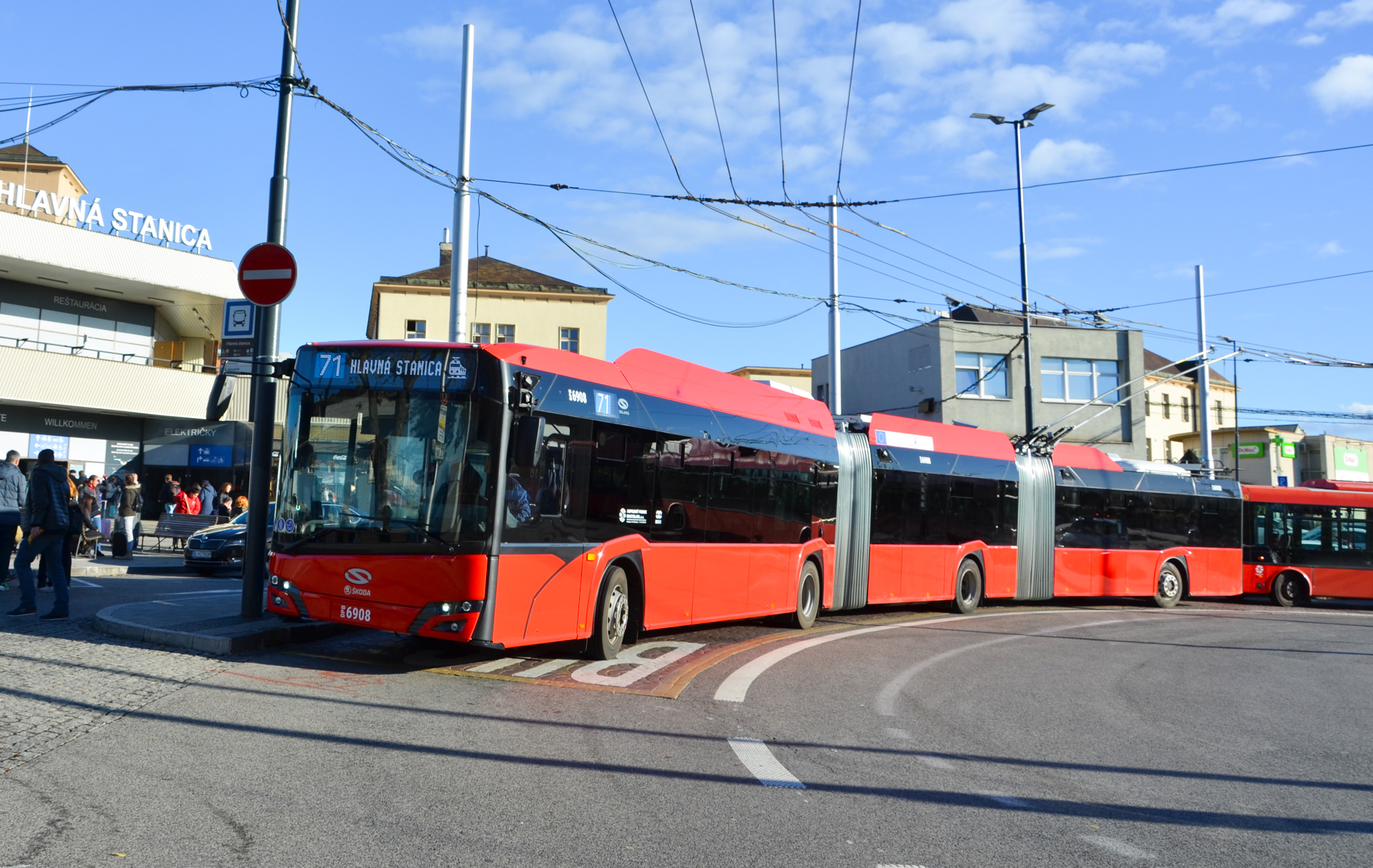 Najdlhší trolejbus v Bratislave: Pre vodiča výzva, pre cestujúcich záruka pohodlia