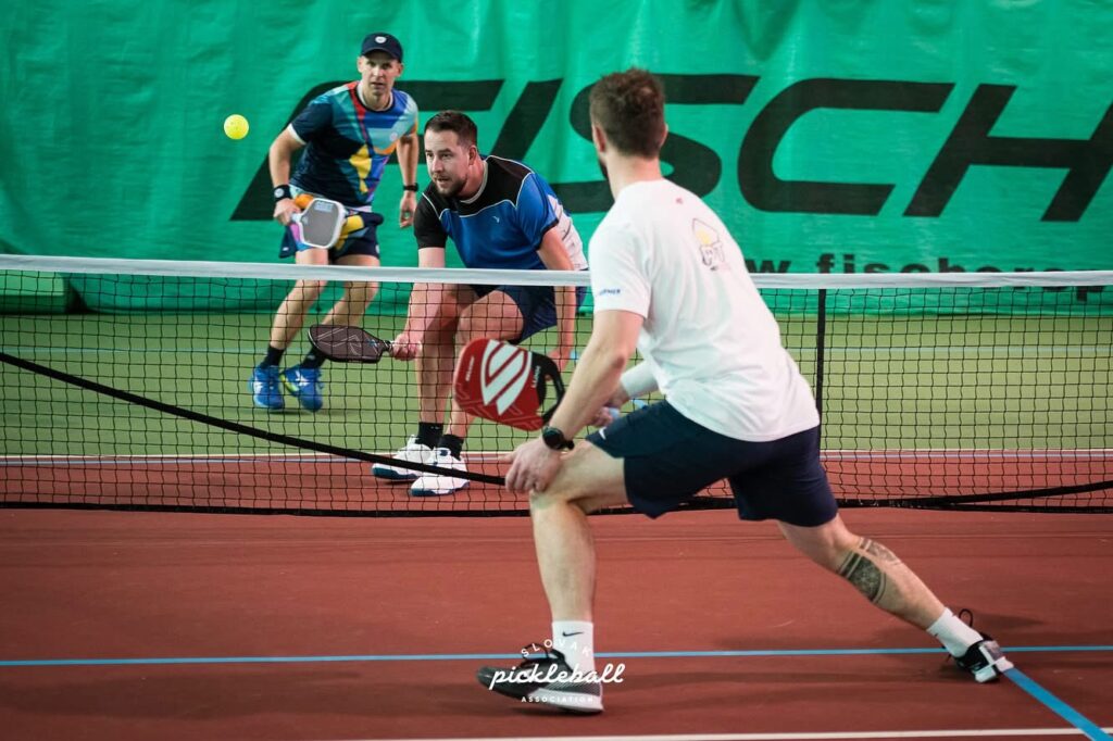 Naháňačka za veľkou loptou, beh po schodoch či pickleball. Netradičné športy, ktoré naberajú na popularite a zlepšujú kondíciu