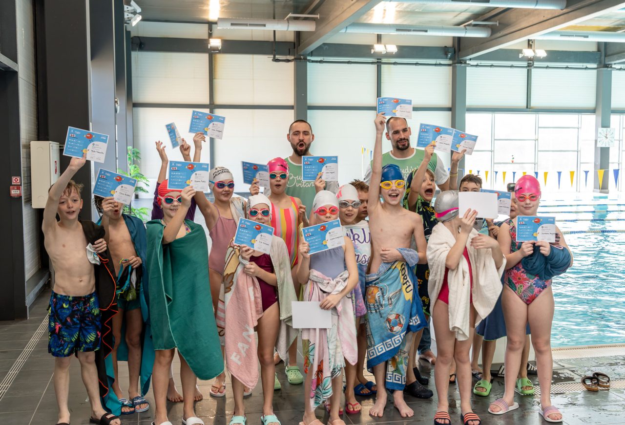 Olympionik Nagy potešil nádejných plavcov. Za ich výkony v bazéne im rozdal mokré vysvedčenia