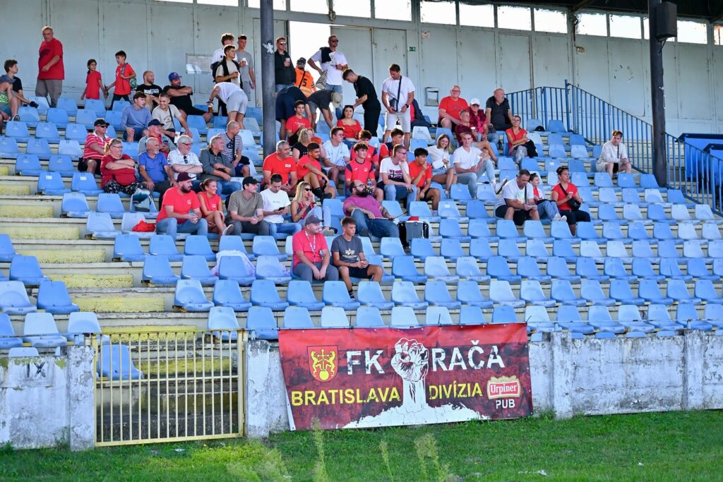 Bratislavské futbalové kluby: Rača patrí k najlepším v kraji, má vlastný fanklub a úspešných odchovancov