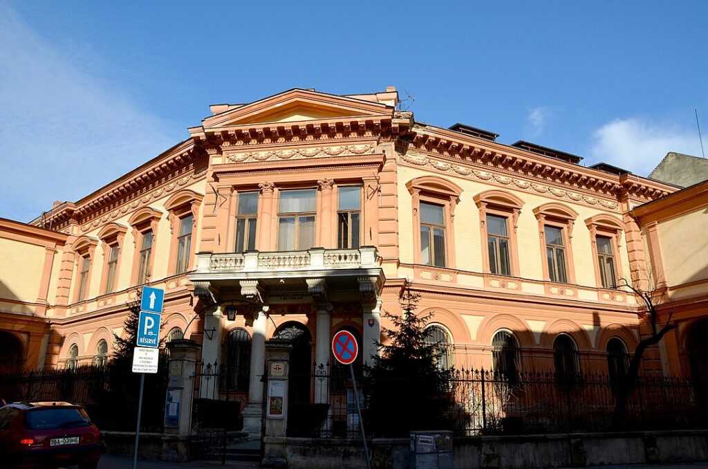 Architektúra bratislavských univerzít: Odkaz na významného architekta, aj premena z trhu plodín na vzdelávací stánok